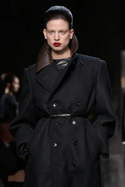 Look 32